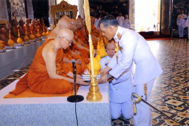 ร.10เสด็จฯทำบุญวัดพระแก้ว