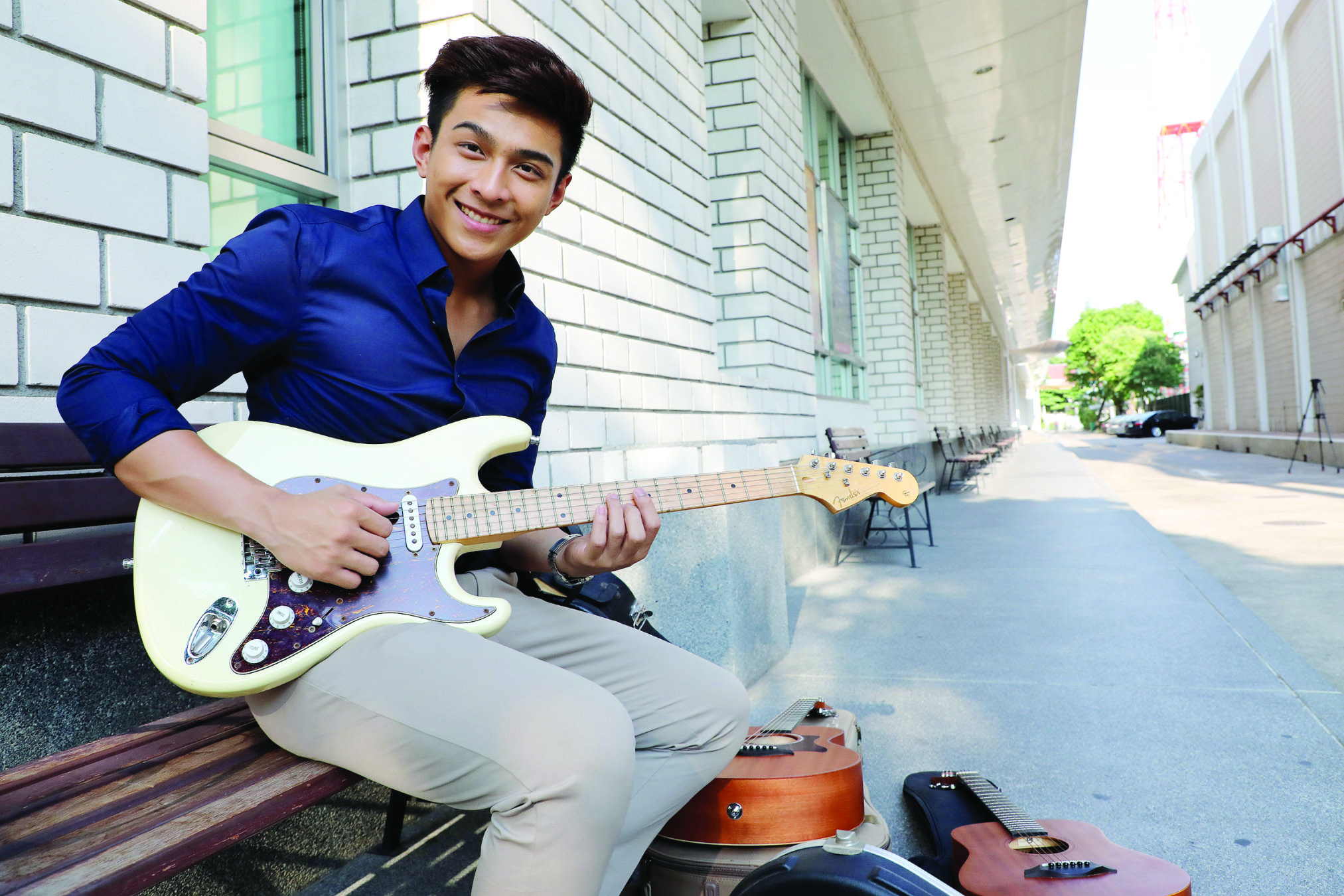 โหน-ธนากร ศรีบรรจง "กีตาร์คืออาภรณ์"