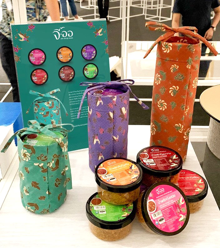 น้ำพริกบนผ้าปาเต๊ะ