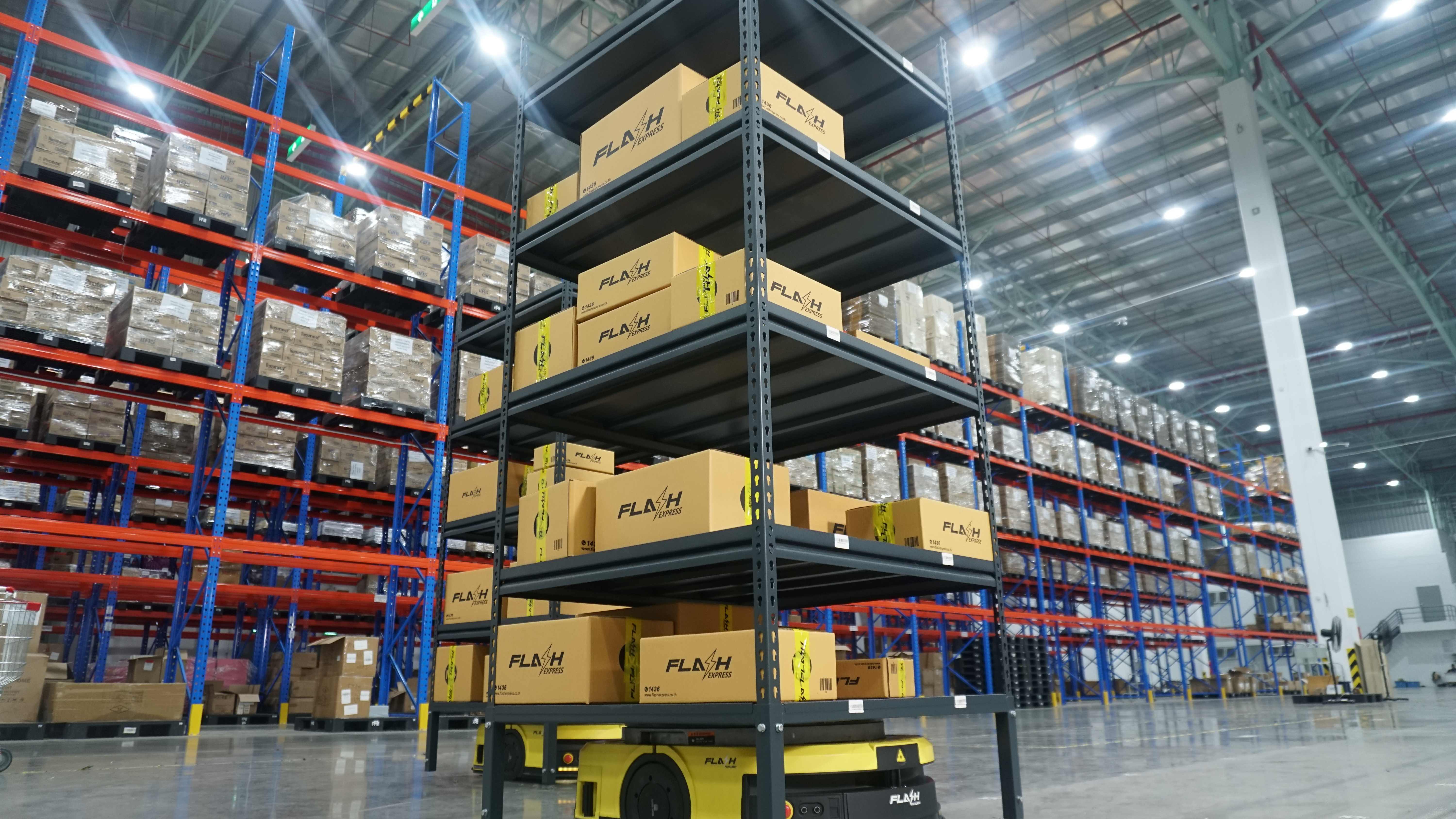  'แฟลช' ดึง หุ่นยนต์ AI  อัจฉริยะ บริหารคลังสินค้า