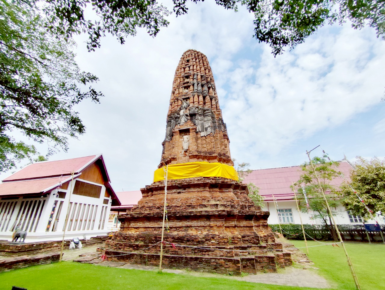 เที่ยวปริมณฑล ไหว้พระที่วัดโบราณ จากวัดปรางค์หลวงถึงวัดอัมพวัน