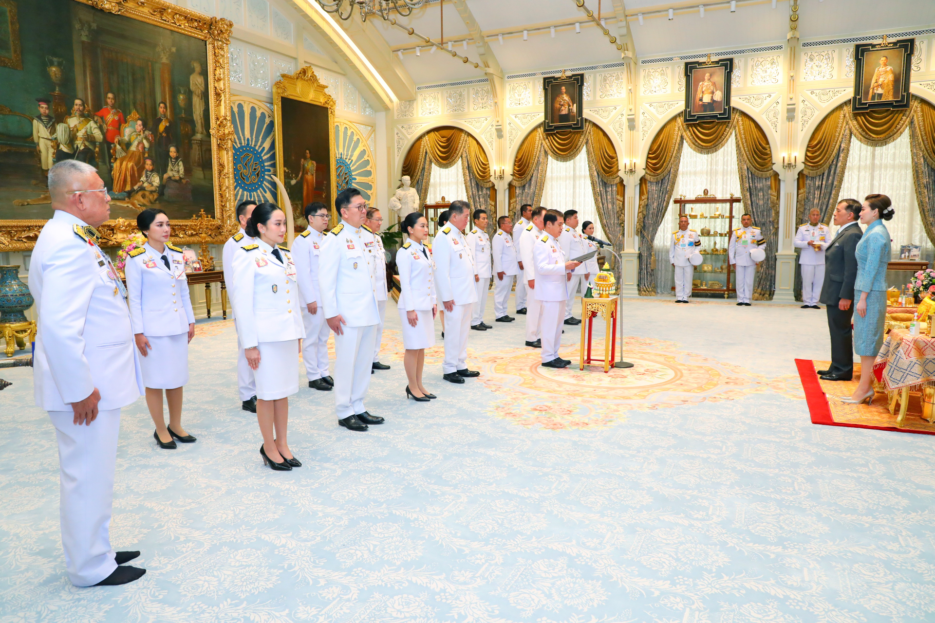 'ในหลวง' มีพระราชดำรัสแก่คณะรัฐมนตรีใหม่ 'ชาติบ้านเมืองเป็นสิ่งสำคัญสูงสุด'