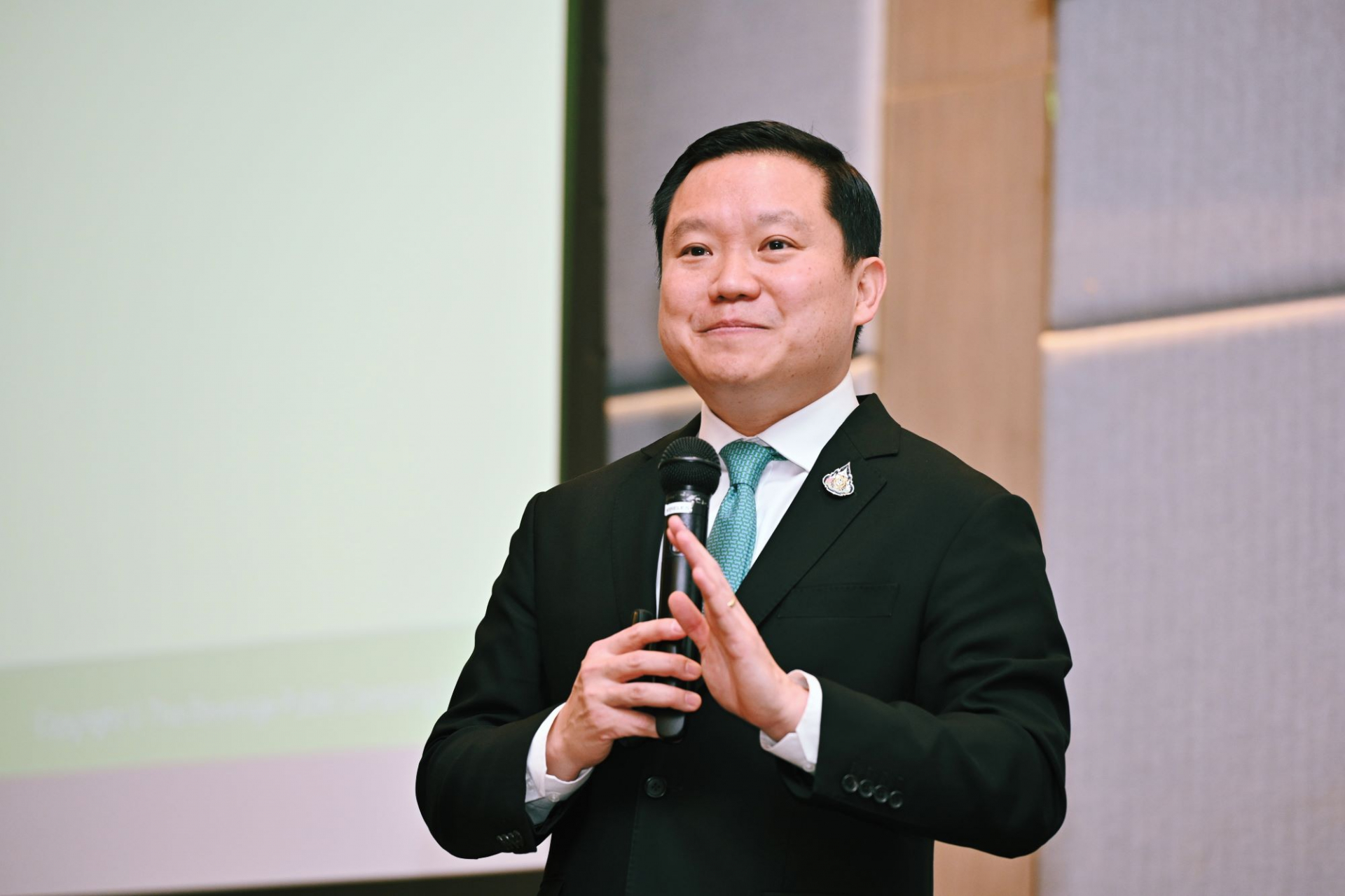  ฐาปน สิริวัฒนภักดี Sustainability CEO 2025