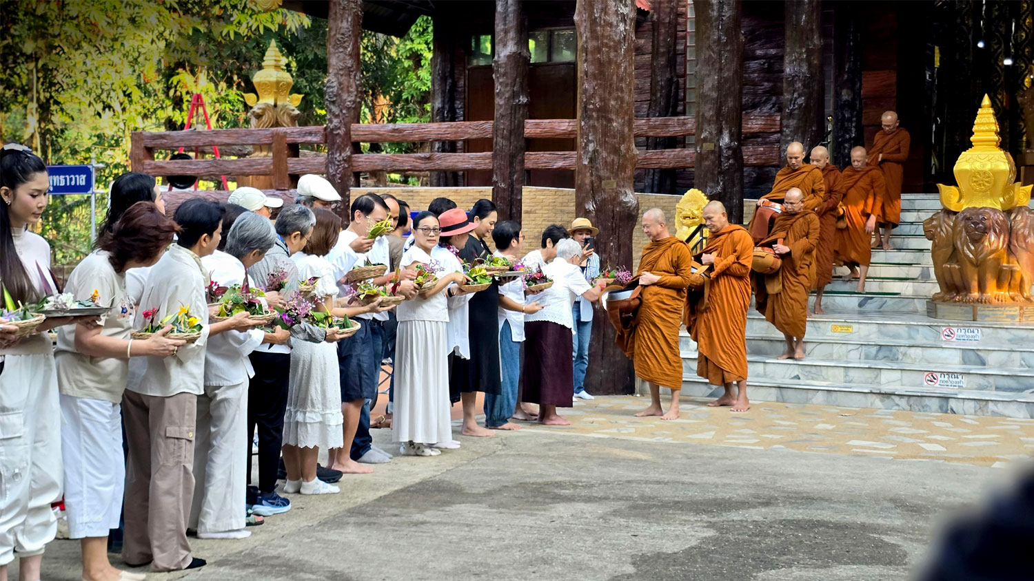 ‘ตักบาตรใบไม้’  กับเส้นทาง ‘ลมหายใจสีเขียวแห่งจันทบุรี’