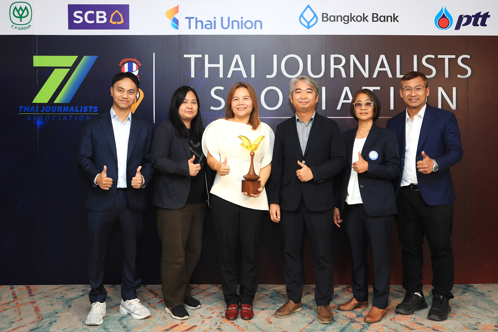 'กรุงเทพธุรกิจ' คว้ารางวัลข่าวมรสุมทุนจีนโมเดลทุบธุรกิจไทยระเบิดเวลาเศรษฐกิจ