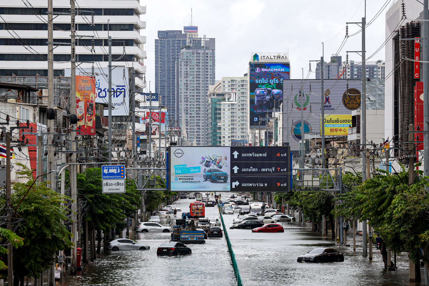 'น้ำท่วม'ทุบกำลังซื้อไตรมาส4 ผู้บริโภคดึงเงินเก็บซ่อมรถ-บ้าน
